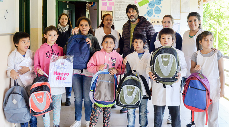 San Fernando entregó kits escolares a la EPB N° 31 de Isla