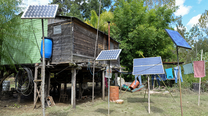 El Municipio de San Fernando supervisó la colocación de paneles solares para vecinos isleños