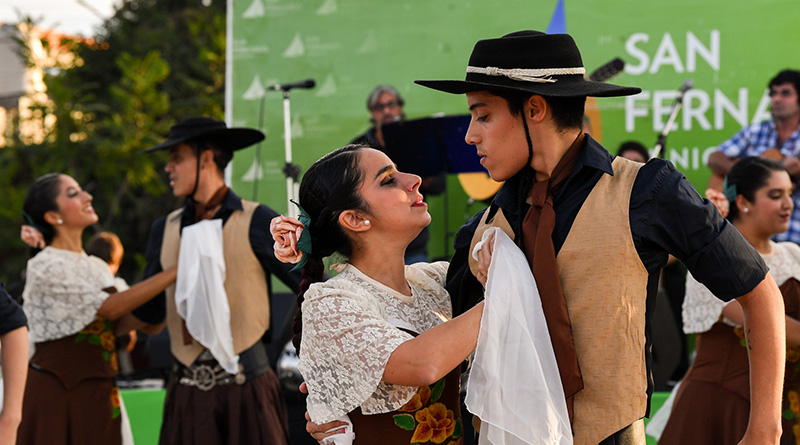Los sanfernandinos vivieron una tarde a puro baile y música en una nueva peña folklórica a cielo abierto