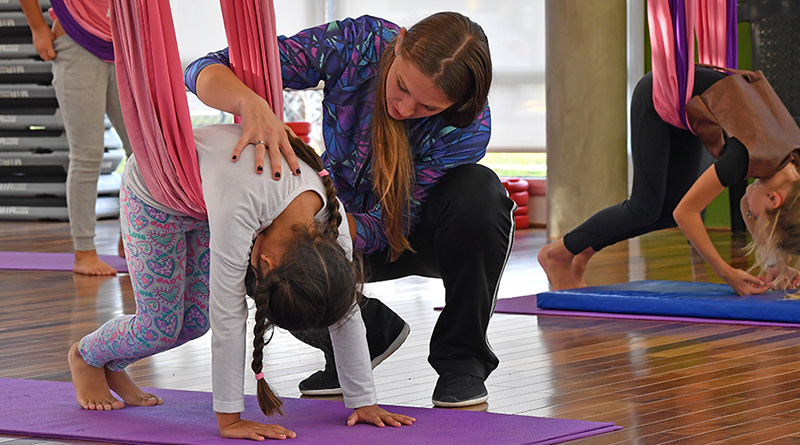El Poli N° 10 de San Fernando ahora ofrece Yoga, Aero Yoga y Tela Infantil