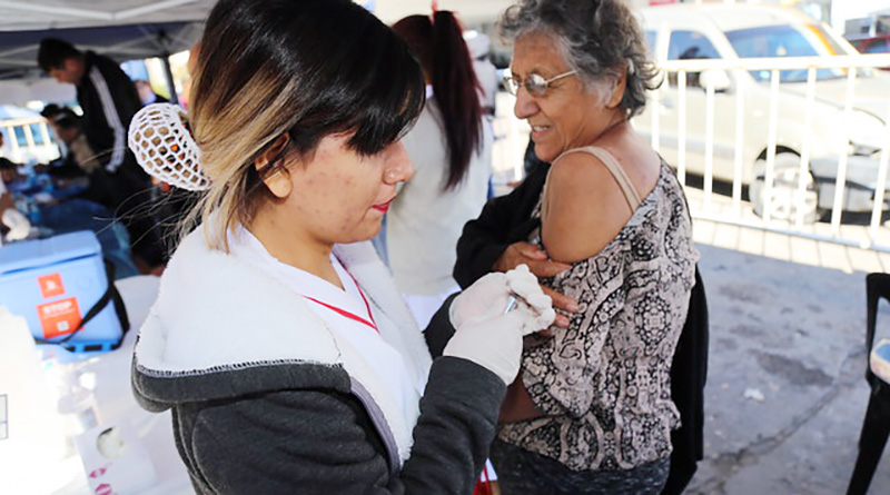 Los vecinos se siguen vacunando gratis contra la gripe en la vía pública