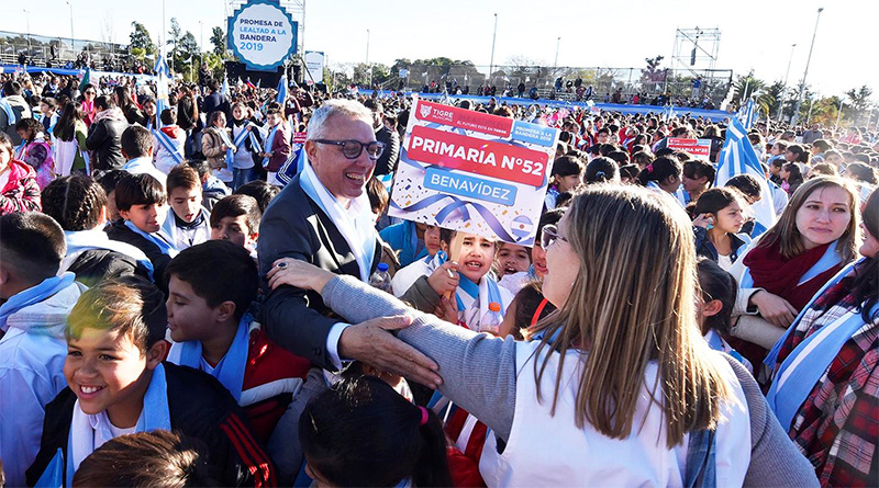 Julio Zamora acompañó a más 6 mil niños y niñas que prometieron lealtad a la bandera en Tigre