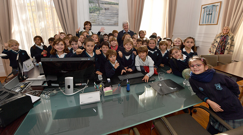 Andreotti recibió a alumnos del Colegio Santa Trinidad que visitaron dependencias municipales