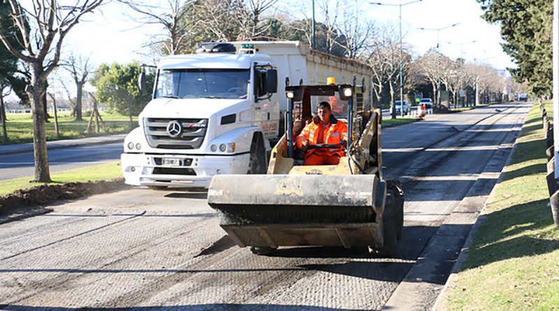 Continúa la renovación del asfalto en Av. Unidad Nacional