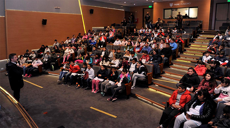Comenzó “Escuelas al teatro”, un programa que acerca la cultura a alumnos de Tigre 