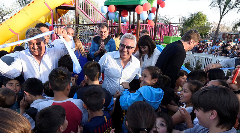 En una gran celebración familiar en Benavídez, Julio Zamora inauguró los nuevos juegos y remodelación de la Plaza de la Libertad 