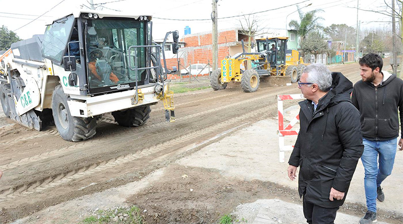 Julio Zamora supervisó obras de pavimentación en Benavídez