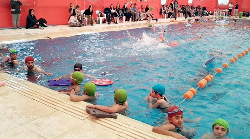 Niños y niñas del Polideportivo “Nato” Errecart de Benavídez disfrutaron una clase abierta de natación