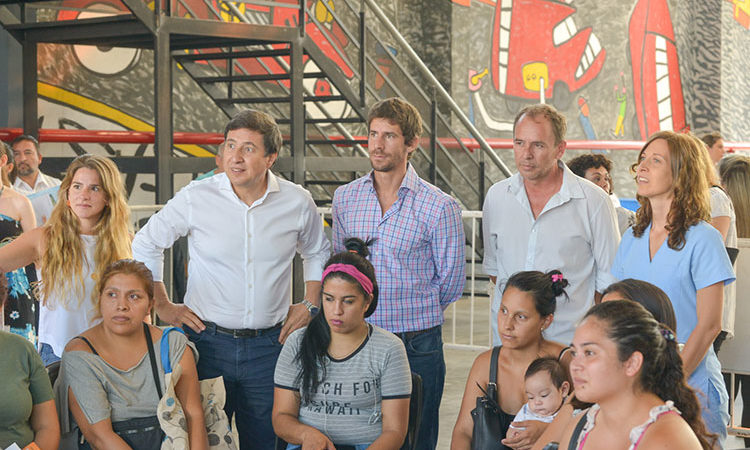 Juan Andreotti y Daniel Arroyo en la entrega de Tarjetas Alimentarias en San Fernando