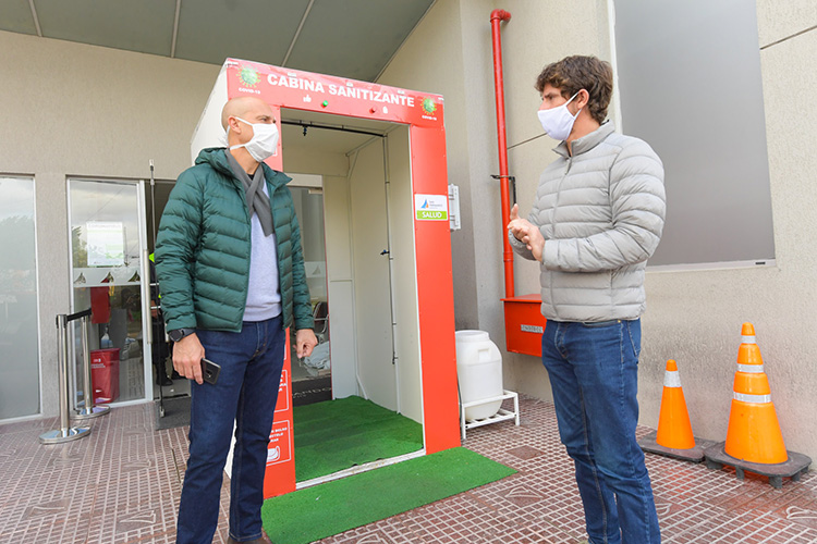 Juan Andreotti presentó la nueva cabina sanitizante del Hospital Municipal de San Fernando