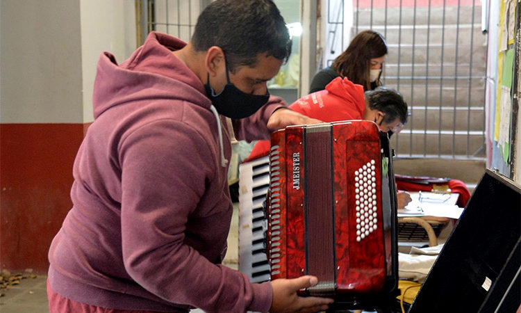 El Municipio de Tigre entregó nuevos instrumentos musicales a sus orquestas infanto-juveniles