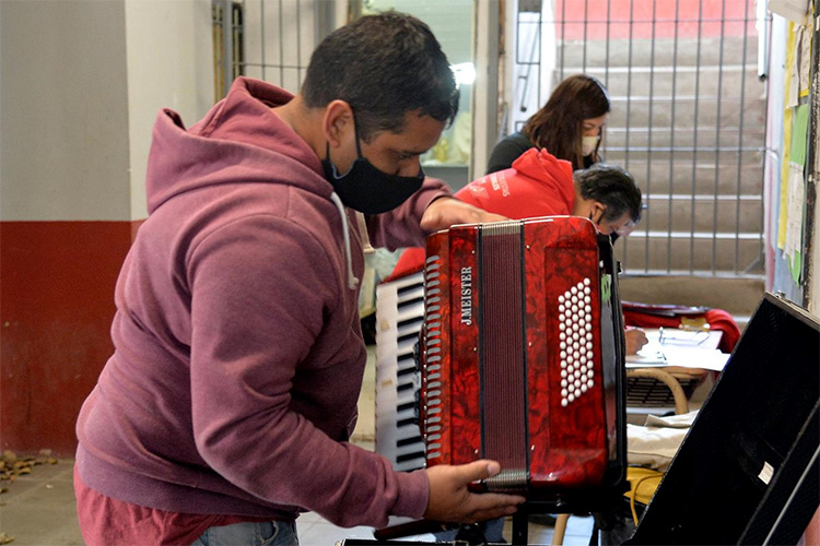 El Municipio de Tigre entregó nuevos instrumentos musicales a sus orquestas infanto-juveniles