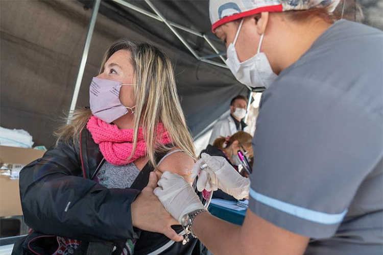 Más de 300 vecinos se acercaron a las Postas Sanitarias en Martínez