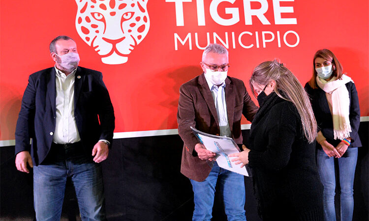 El Municipio y la Provincia de Buenos Aires entregaron escrituras a 165 familias de Tigre