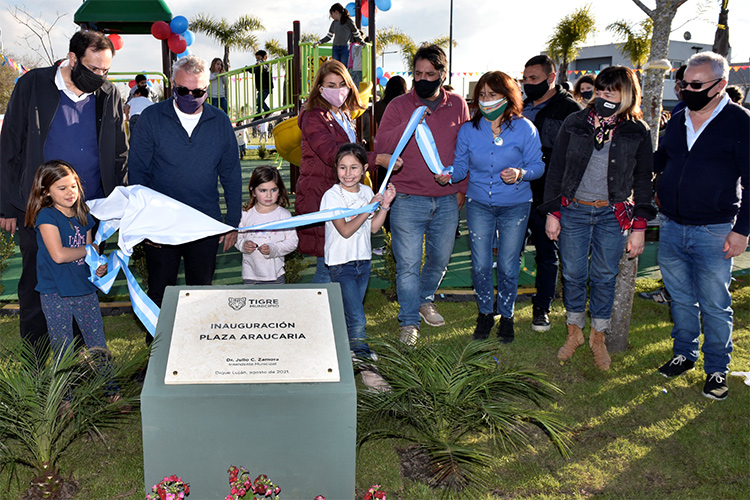 Julio y Gisela Zamora inauguraron la nueva Plaza Araucaria en Nuevo Delta  