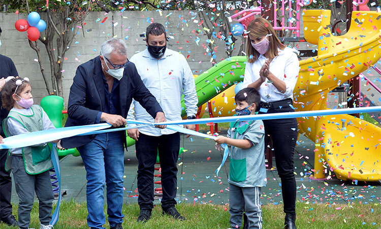 Julio y Gisela Zamora inauguraron los nuevos juegos del Jardín N° 905 en General Pacheco