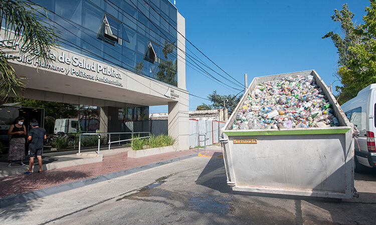 San Fernando ya recicló más de 20 toneladas de “Botellas de Amor” con plásticos de un solo uso