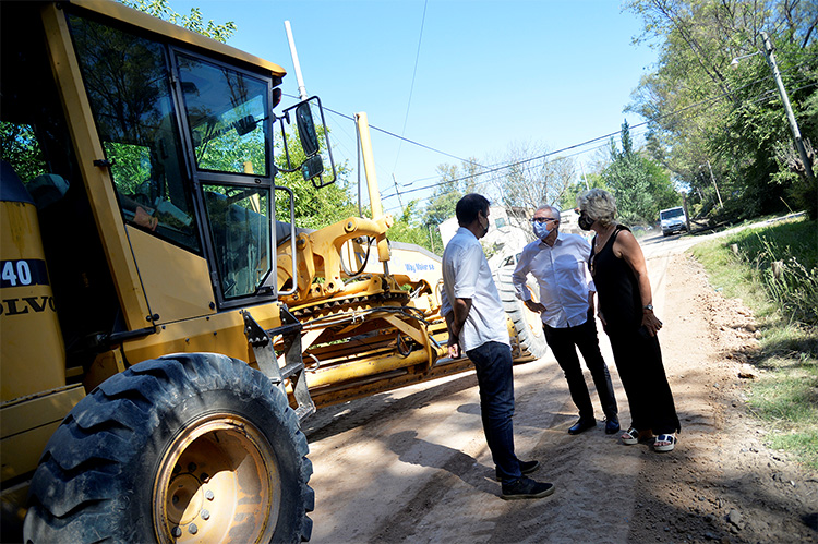 Julio Zamora monitoreó el avance de obras de asfalto en el barrio La Bota de Benavídez