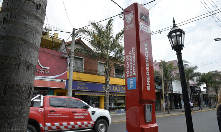 En espacios públicos de Tigre, los vecinos pueden alertar hechos de emergencia mediante los Tótems de Seguridad Inteligentes