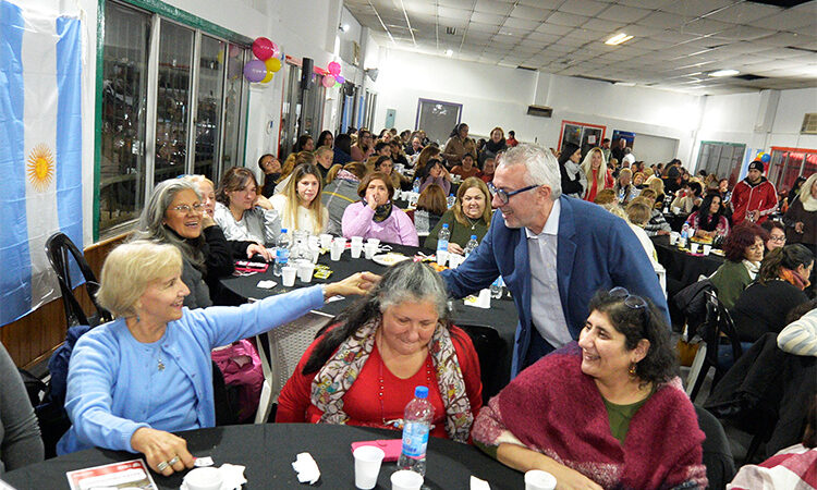 El intendente Julio Zamora destacó la labor social y comunitaria de decenas de mujeres de Rincón de Milberg