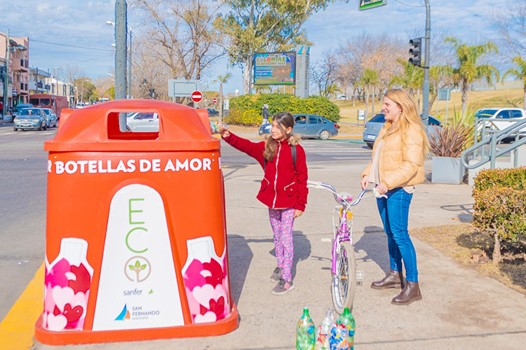 Instalaron 5 nuevas campanas para “Botellas de Amor” en San Fernando