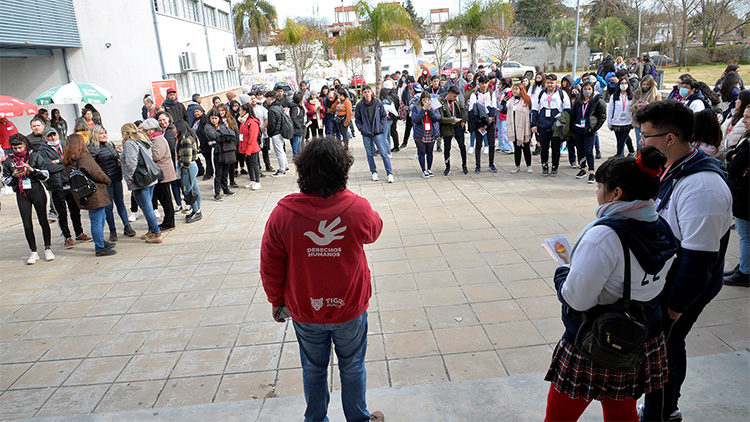 Vecinos y vecinas de Tigre participaron de la primera jornada del Programa “Jóvenes y Memoria” en el CUT