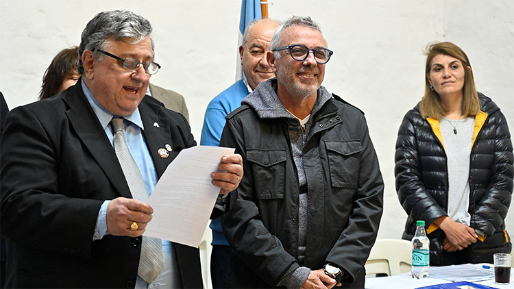 Julio Zamora acompañó la renovación de autoridades del Club de Leones de Benavídez
