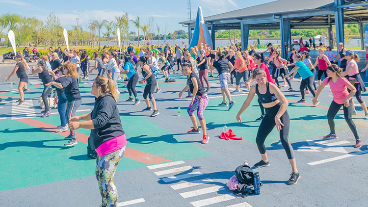 Una multitud entrenó en San Fernando con “Les Mills”, el grupo fitness N°1 del mundo