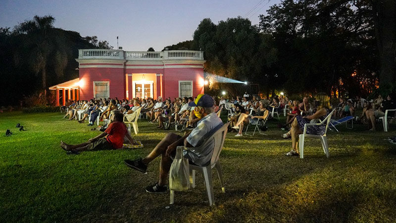 Noche de cine al aire libre en Vicente López