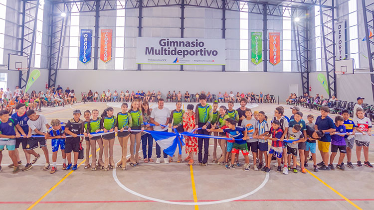 Juan Andreotti inauguró un nuevo “Gimnasio Multideportivo” en el Poli N°8
