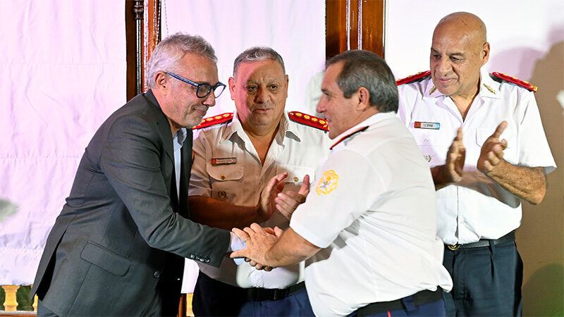 El Municipio entregó un apoyo económico a todos los cuarteles de bomberos de Tigre para la compra de equipos de respiración autónoma